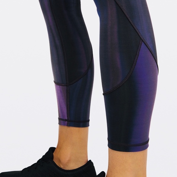 Lululemon In Movement Tight 25” RARE - Picture 5 of 9